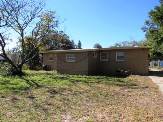 Building Photo - 1253 Emeralda Rd