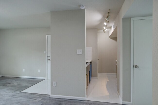 Building Photo - 3300 Pebblebrook Dr