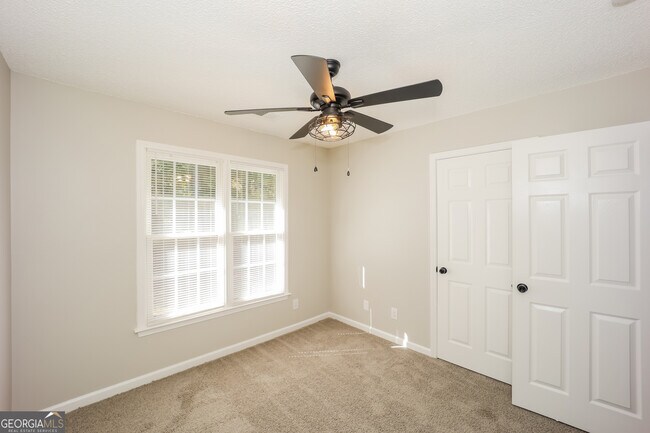 Building Photo - 105 Redspire Ln