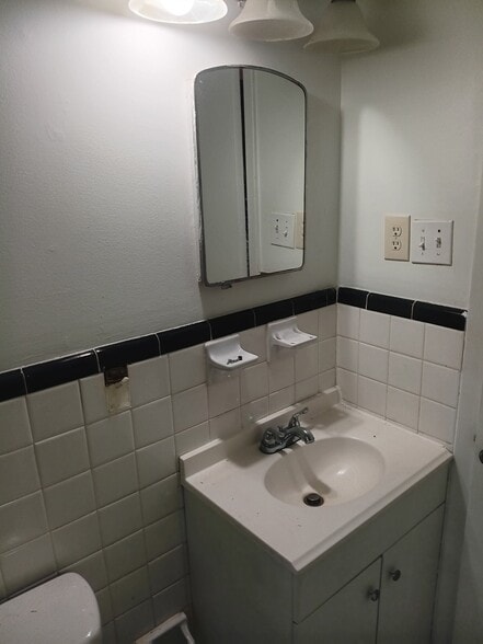 Building Photo - 3121 Suncrest Dr