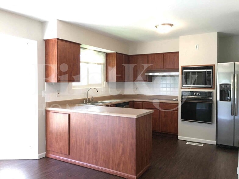Building Photo - 5 Les Cherbourg Ct