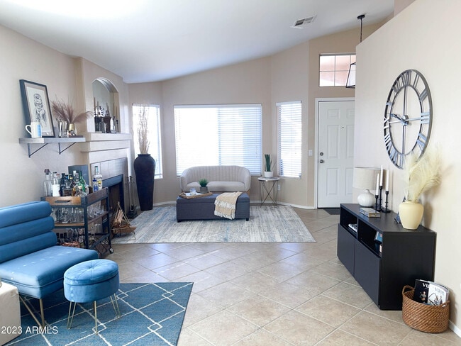 Building Photo - 1077 W Olive Ave