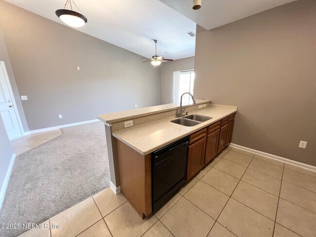 Building Photo - 8210 Green Parrot Rd