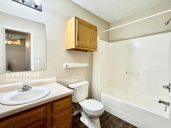 Building Photo - Lovely 3-Bedroom Home with Modern Amenitie...