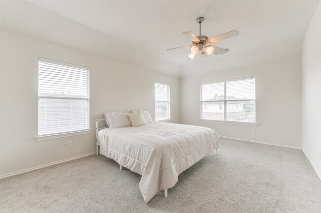 Building Photo - 5418 Lilac Grove Ln
