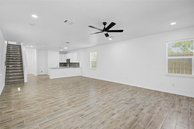 Building Photo - 9932 Fillmore St