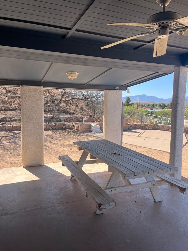 Building Photo - 626 S Huachuca St