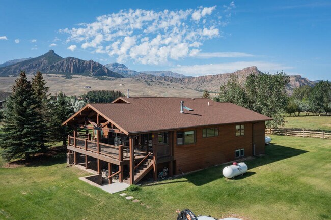 Building Photo - 9 Juniper Ln