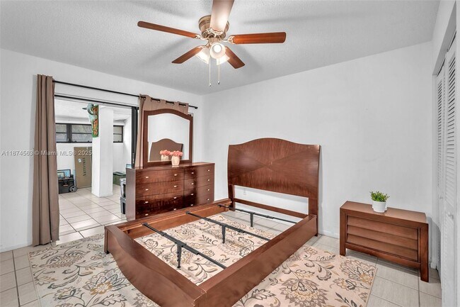 Building Photo - 3825 Estepona Ave