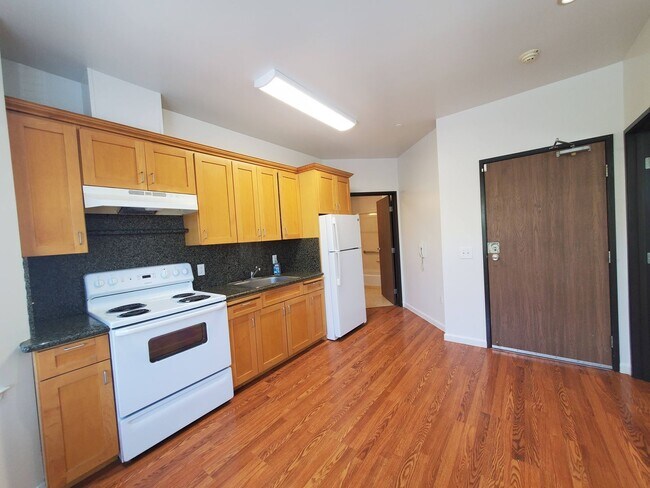 Building Photo - 805 Rutland-