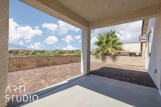 Building Photo - Beautiful Home on Parliament Pt With Spect...