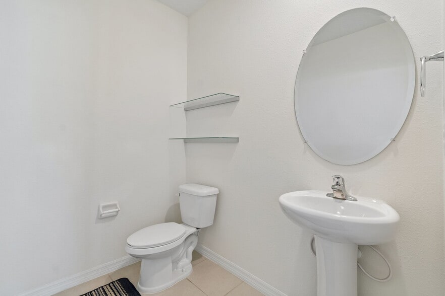 Building Photo - 17053 Oval Rum Dr