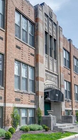 Building Photo - 920 E 62nd St