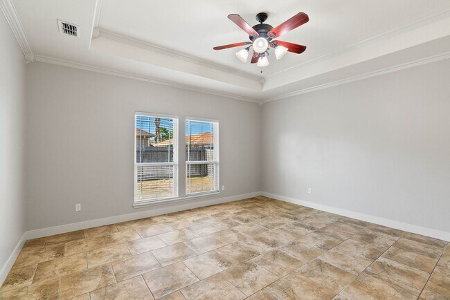 Building Photo - 4 Bedroom 3 Bath on the Island