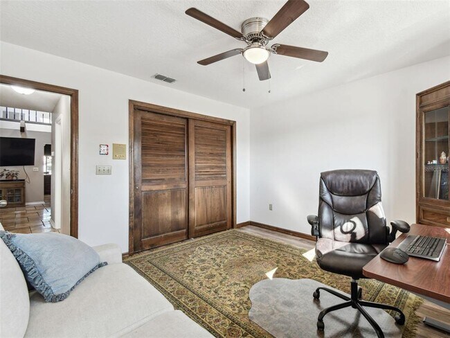 Building Photo - 6241 Bayside Dr