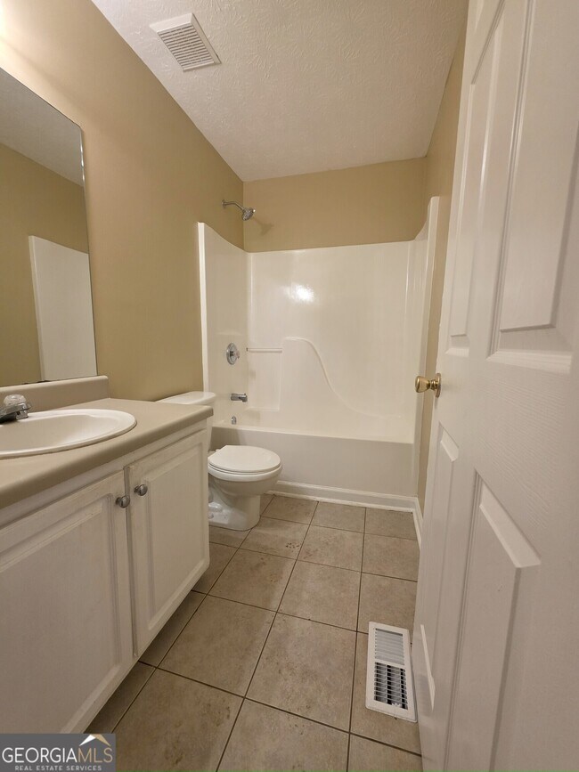 Building Photo - 186 S Red Oak Way