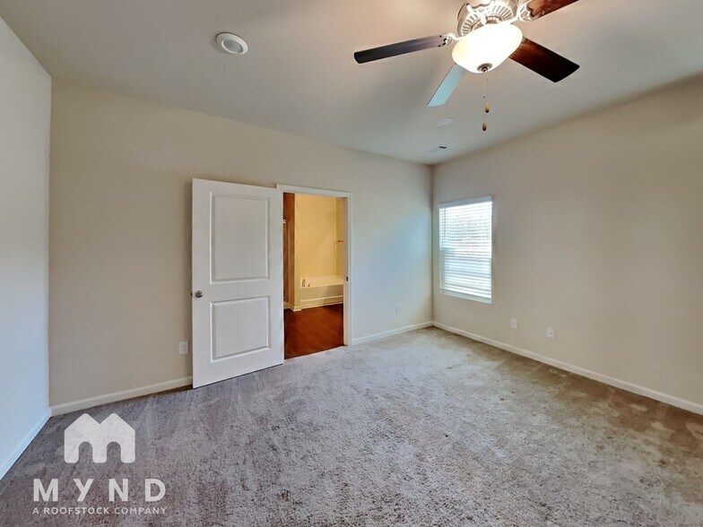 Building Photo - 803 Golden Bell Wy