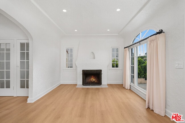 Building Photo - 827 23rd St