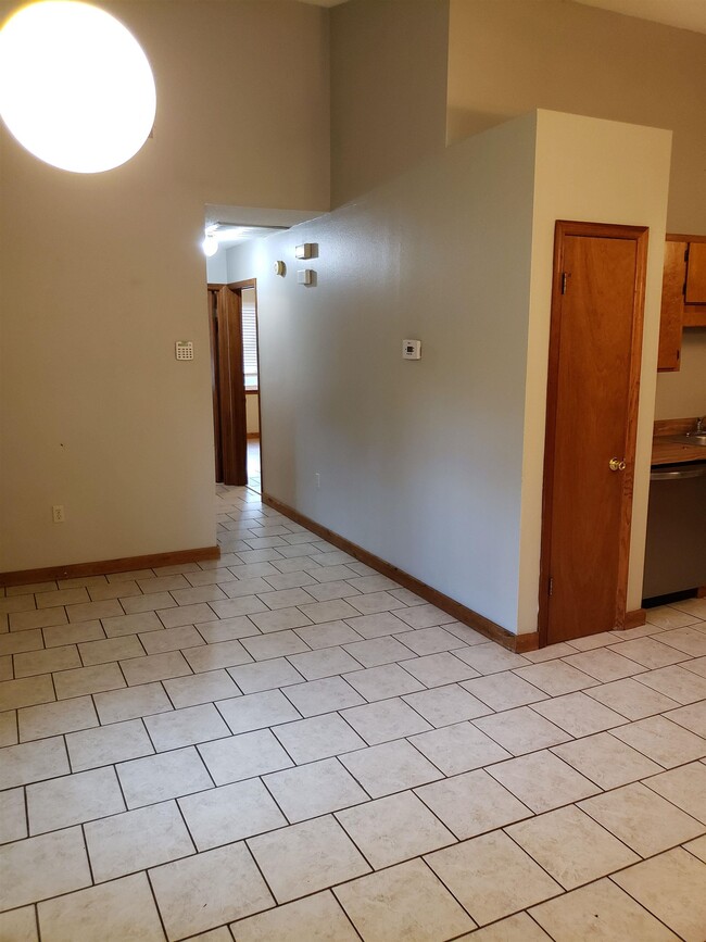 Building Photo - 441 Cactus St