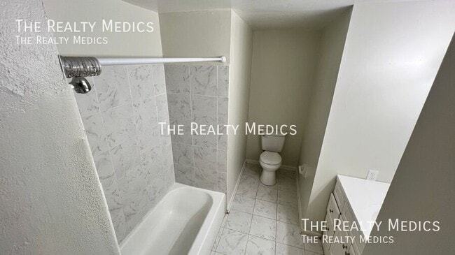 Building Photo - 526 S Thompson Ave