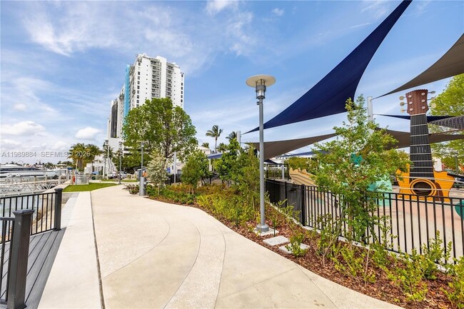 Building Photo - 1800 Sunset Harbour Dr