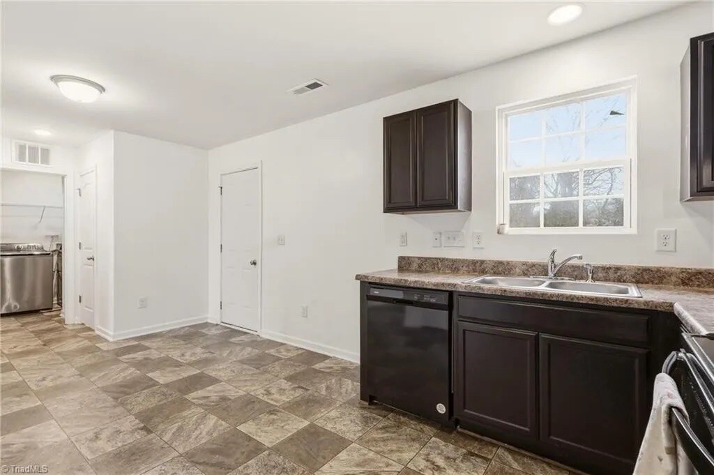 Building Photo - Room in House on Ransom Trace Ct