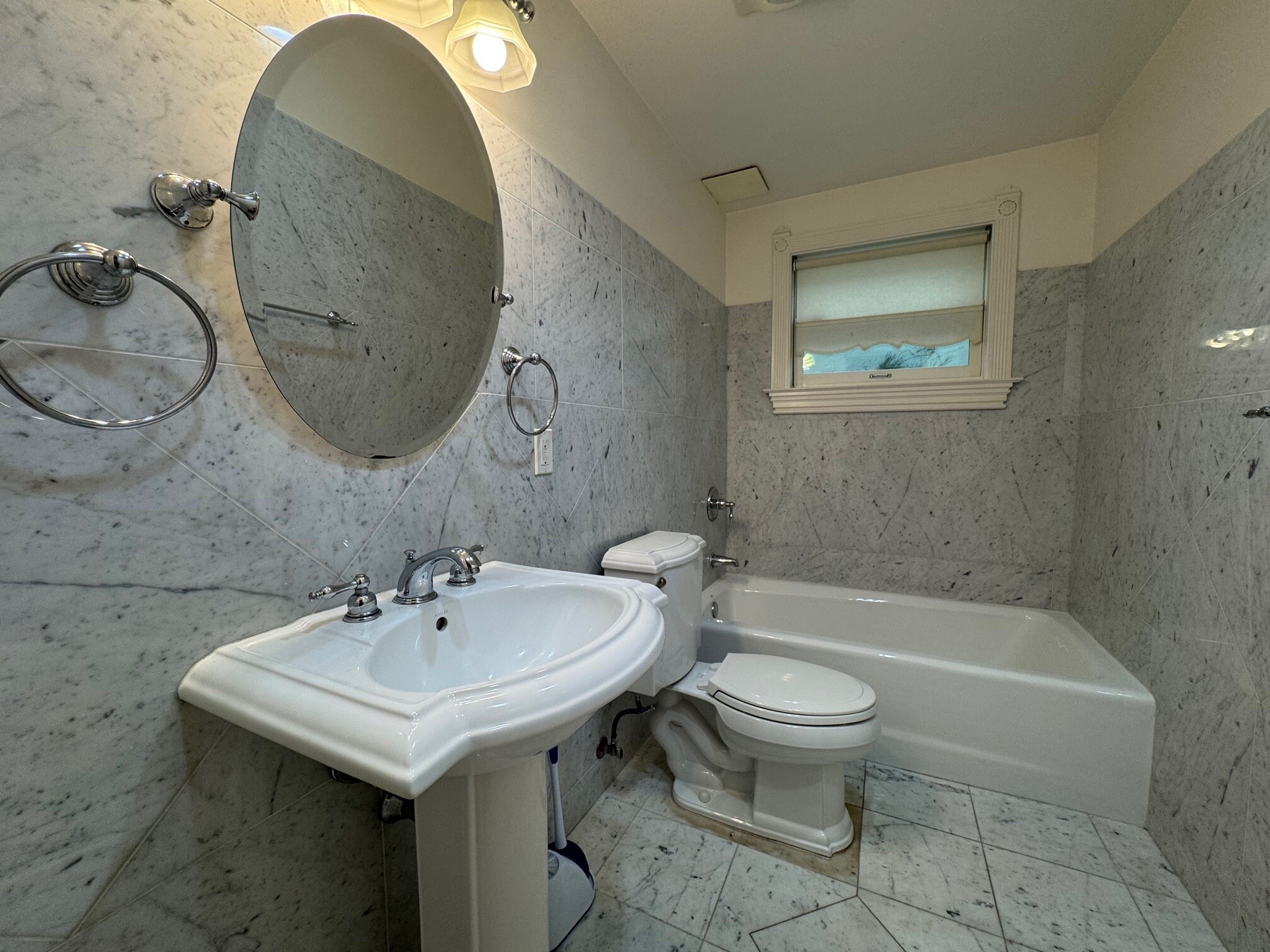 Building Photo - 2112 Santa Clara Ave