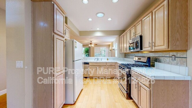 Building Photo - 121 Porterfield Creek Dr