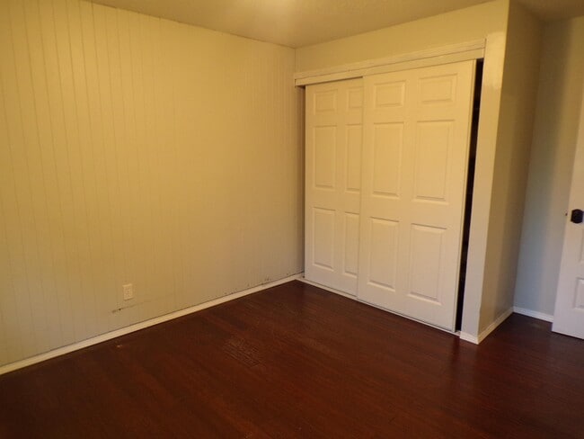 Building Photo - 11865 SW Ebberts Ct