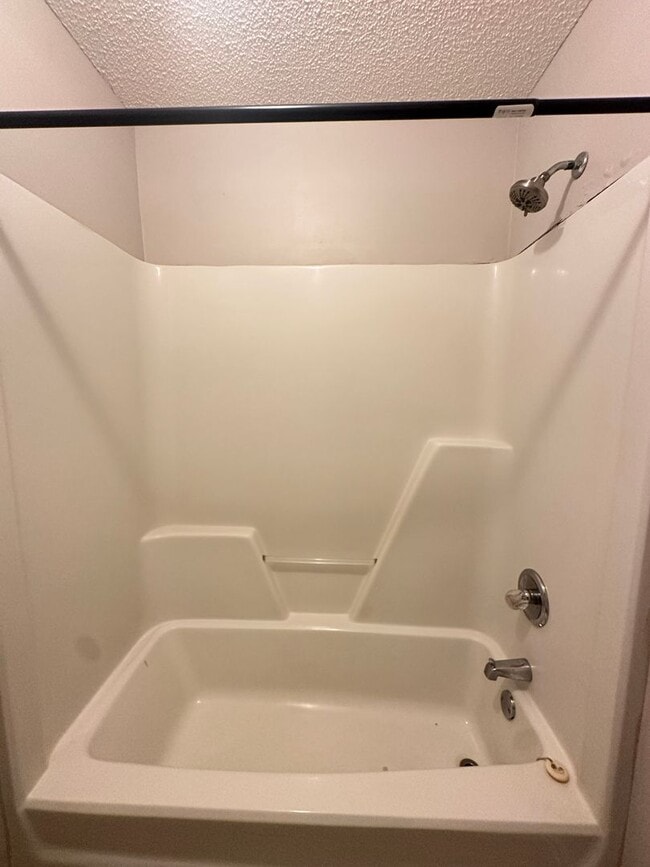 Building Photo - Briarwood West!!!  1/2 OFF FIRST MONTH REN...