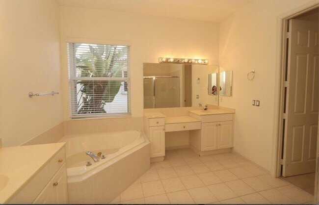Building Photo - 9183 Bay Point Cir