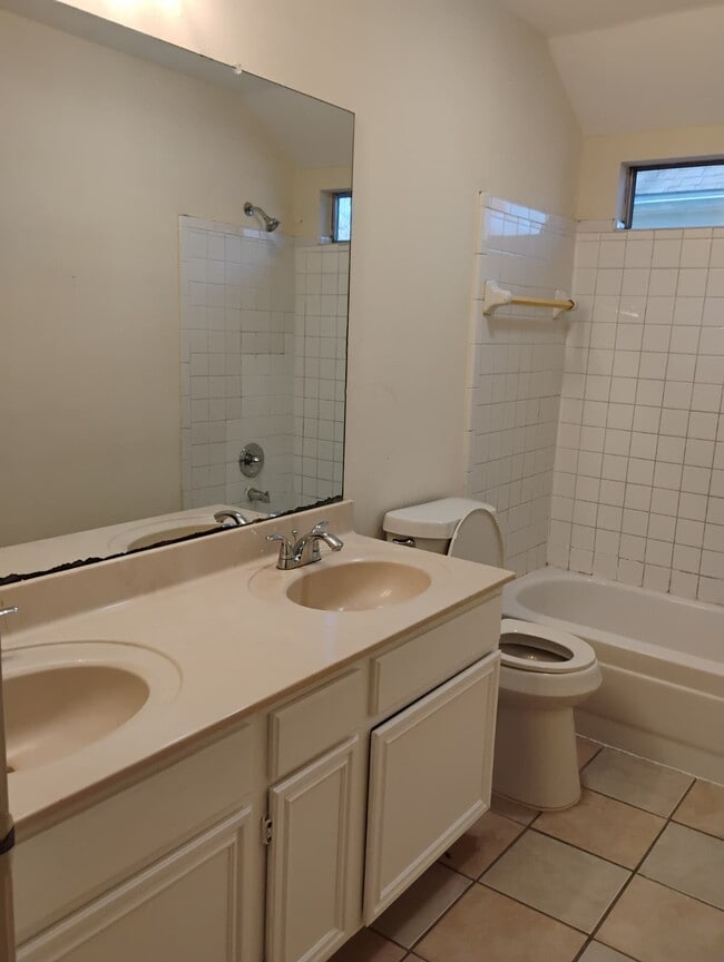 Building Photo - 231 Cedar Elm Ln