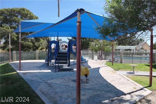 Building Photo - 6665 Golden Pond Cir