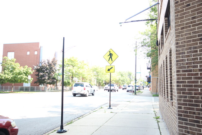 Building Photo - 3535 W Belmont Ave