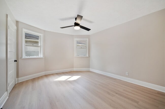 Building Photo - SCORE $500 OFF 1ST MONTH OF RENT THRU 7/31...