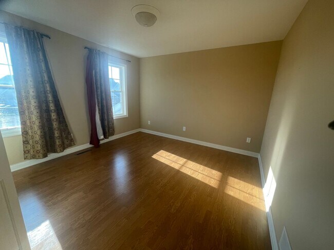 Building Photo - Five Bedroom Home in NE Rochester MN