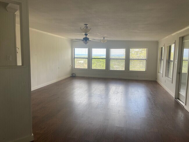 Building Photo - 1331 Hinch Dr