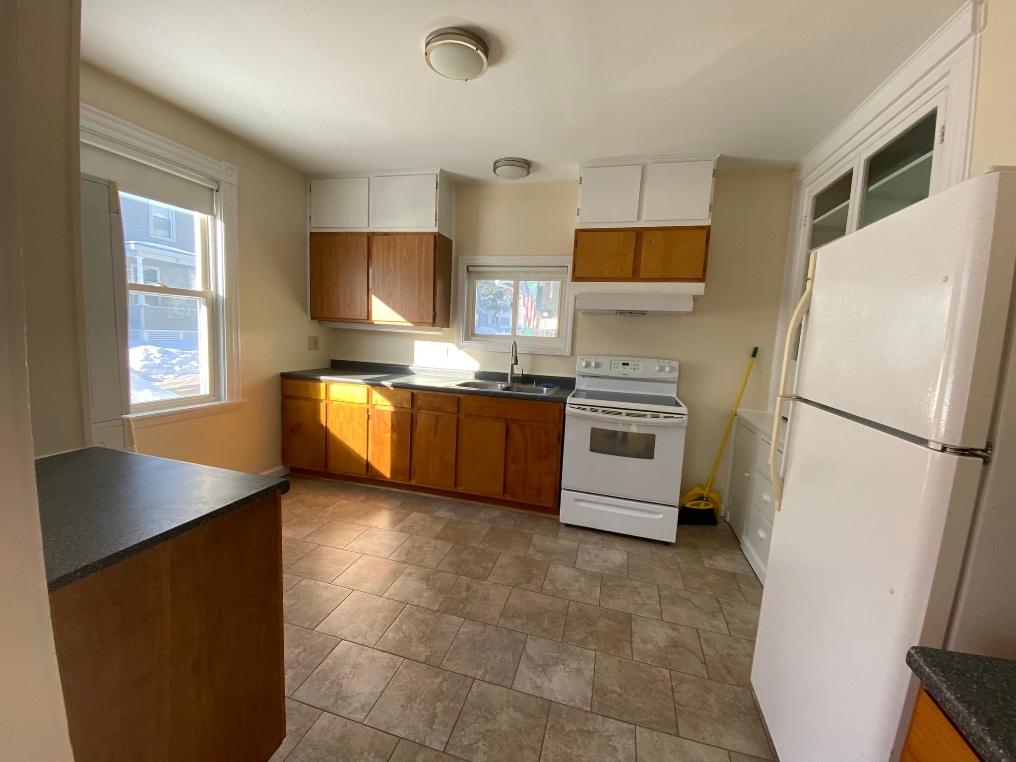 Building Photo - 15 Weston St