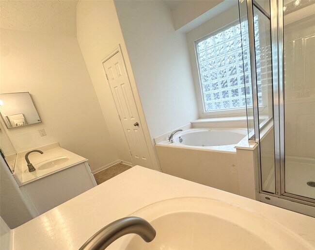 Building Photo - 24234 Lake Path Cir