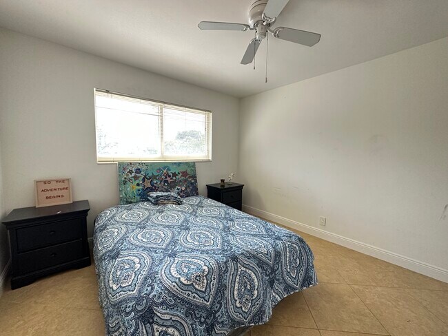 Building Photo - 4731 NE 21st Ter