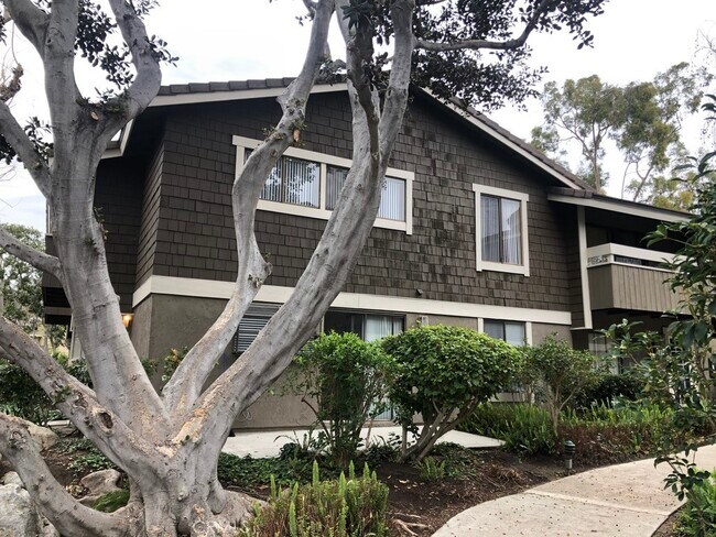 Building Photo - 21 Streamwood-