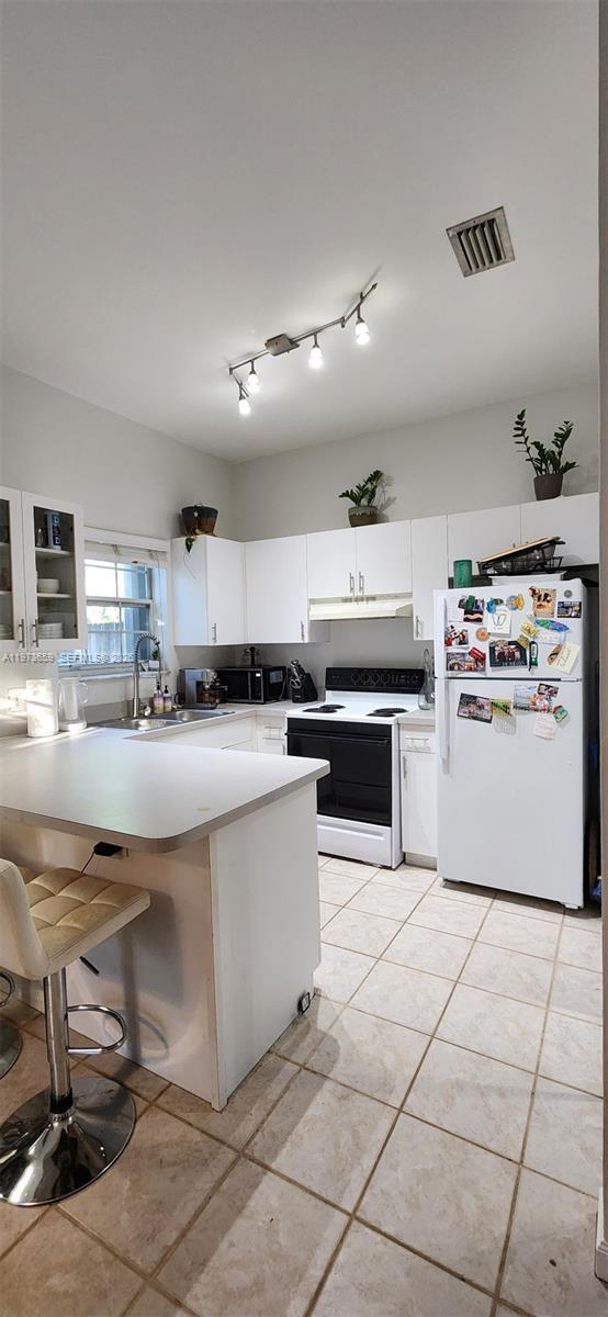 Building Photo - 2850 Coconut Ave