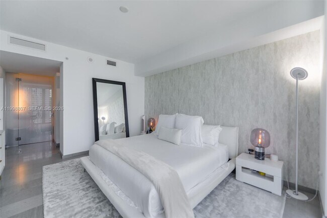 Building Photo - 68 SE 6th St