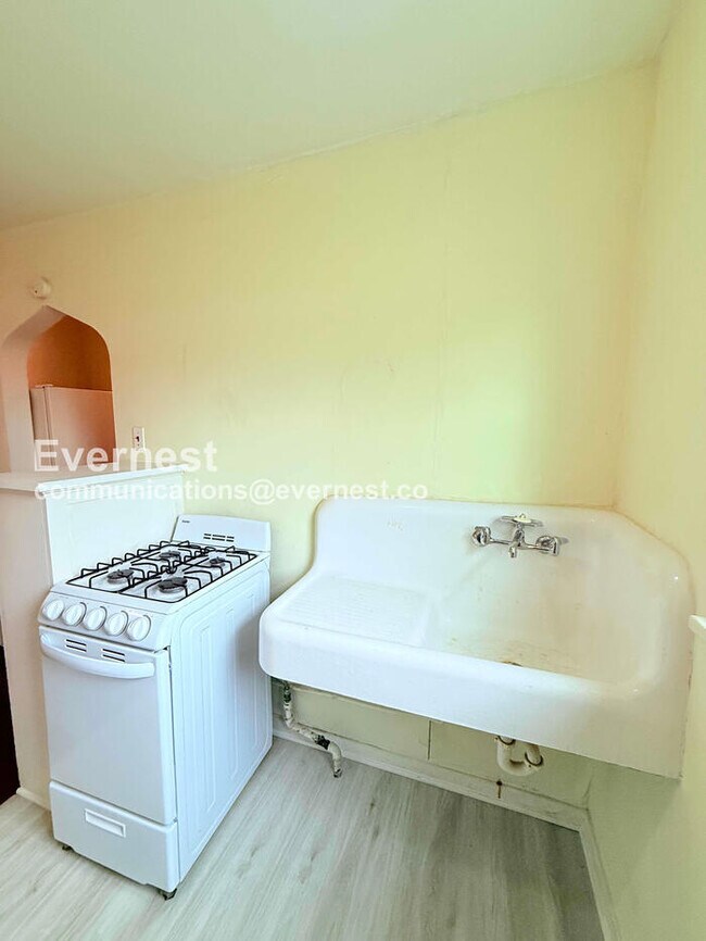 Building Photo - 3812 Drexel Dr