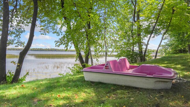 Building Photo - 15955 Bayview Dr NE