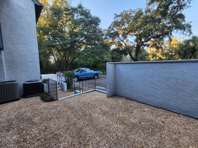 Building Photo - 2949 N Shamrock St