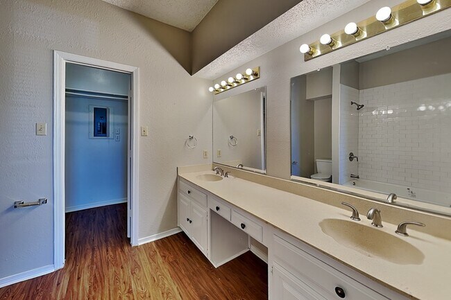 Building Photo - 6206 Alissa Dr