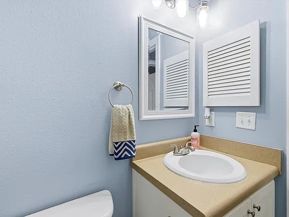 Building Photo - 47 Meadowlark Dr