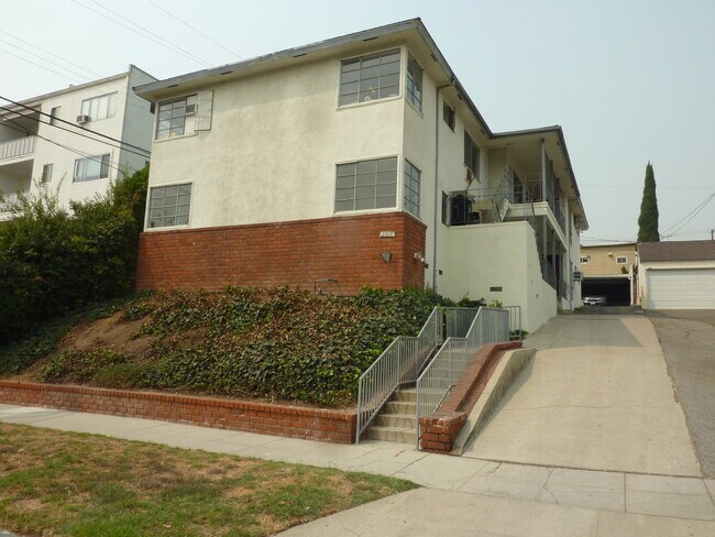 Building Photo - 2017 N Hoover St