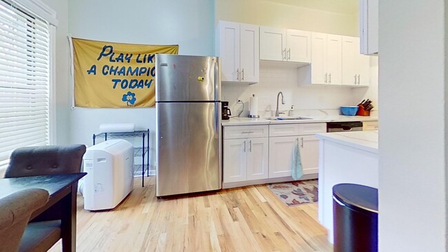 Interior Photo - 601 W. Deming Pl